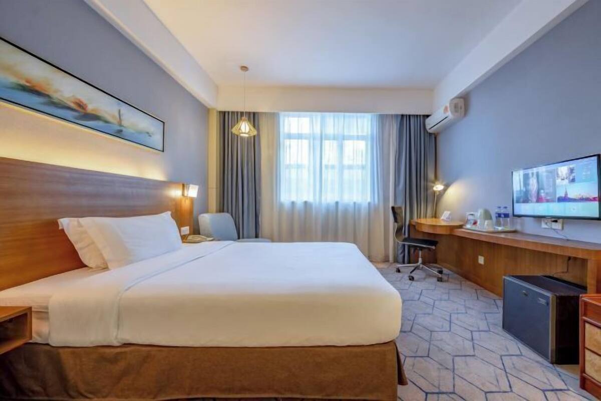 Minibar, in-room safe, desk, blackout curtains