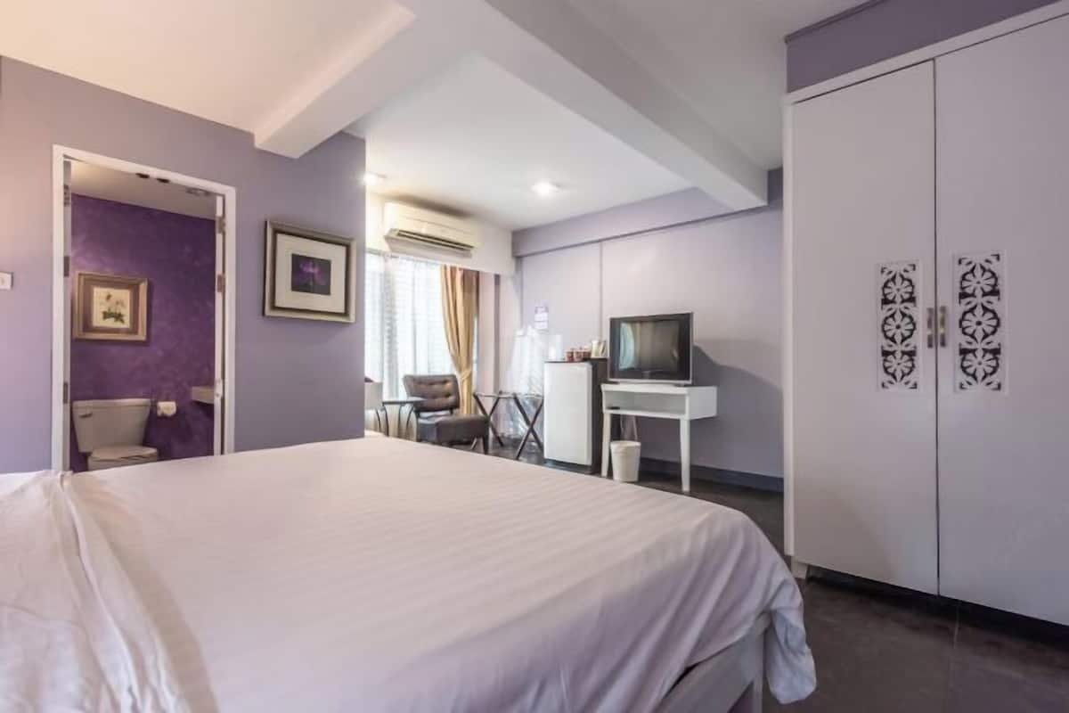 Free minibar items, free WiFi