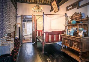 Superior Suite | Desk, blackout drapes, iron/ironing board, free WiFi - The Glanceback Garden Guest House (Suzhou)