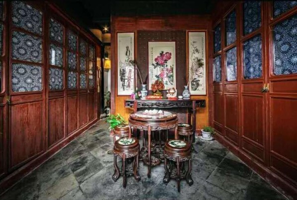 Breakfast served - The Glanceback Garden Guest House (Suzhou)