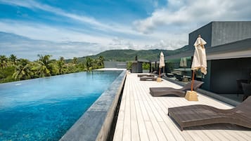 Outdoor pool, pool loungers