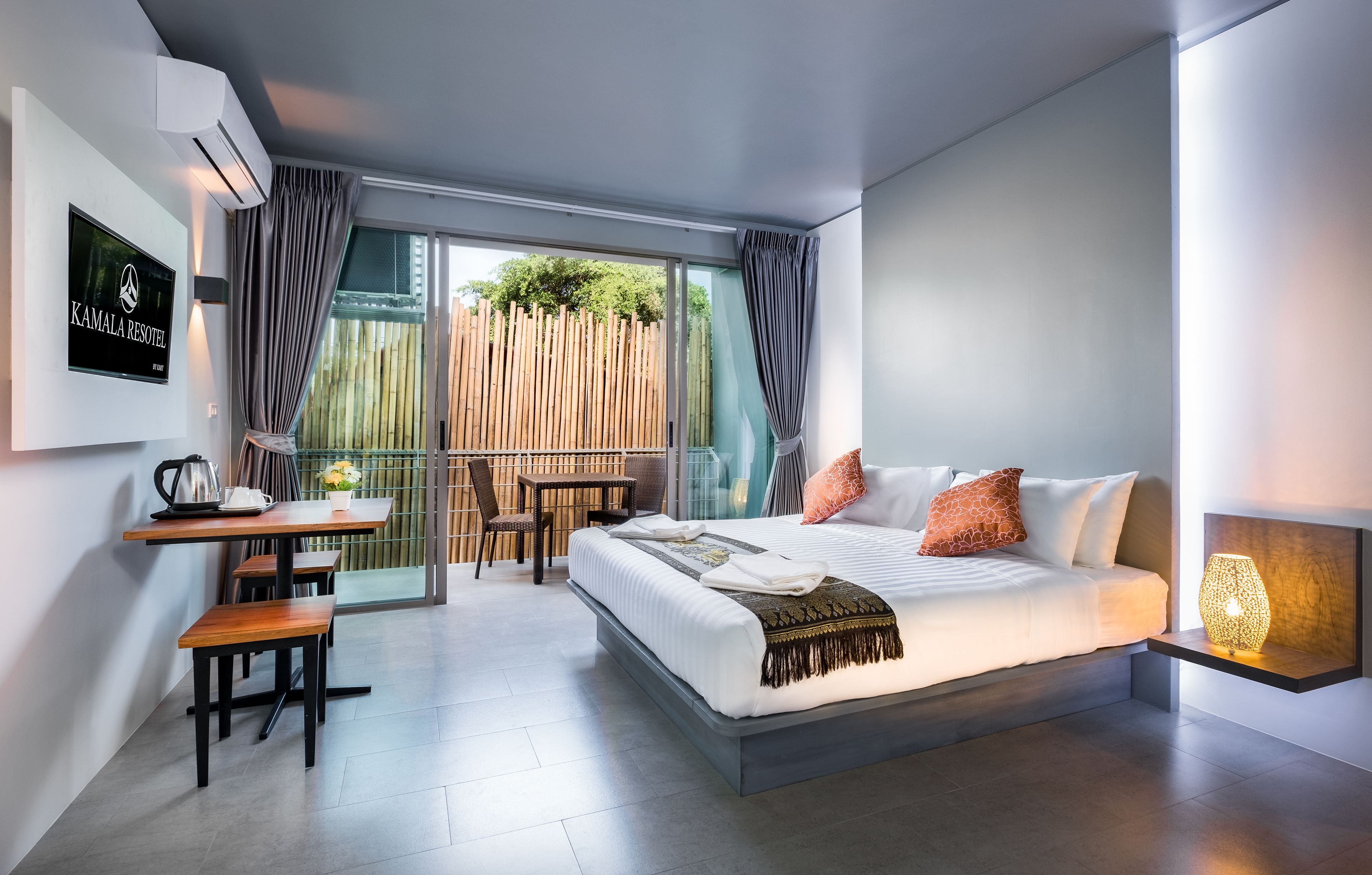 Deluxe Double Room with Balcony  | Két bảo mật tại phòng, bàn, truy cập Internet không dây miễn phí 