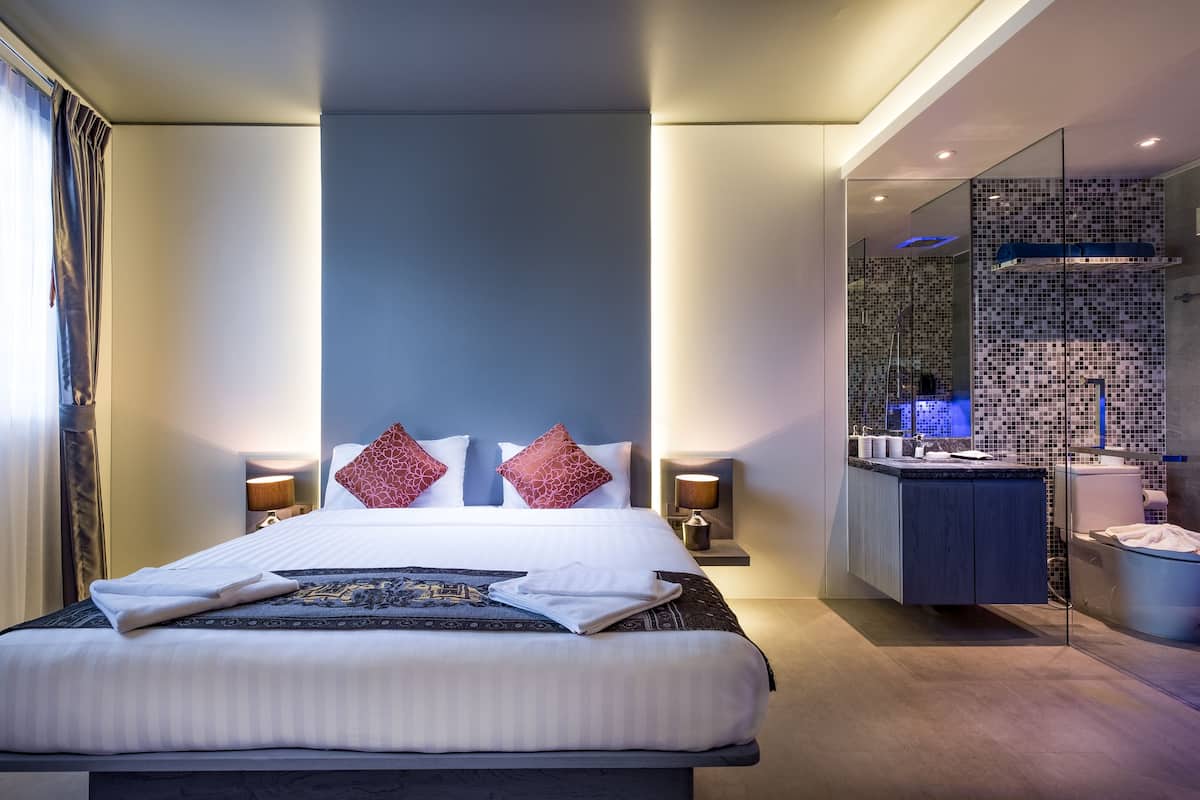 Deluxe Room, No Balcony | Caja fuerte, escritorio, wifi gratis y ropa de cama