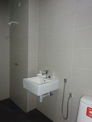 House, 4 Bedrooms | Bathroom