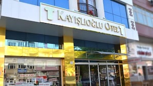 A hotel with a sign reading "Kayışlıoğlu Hotel". - Kayislioglu Hotel (Burdur)