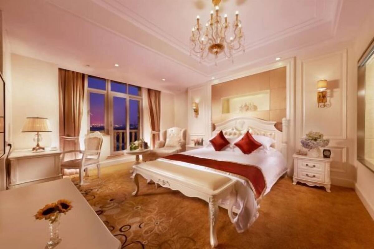 Minibar, Schreibtisch, Verdunkelungsvorhänge, Bügeleisen/Bügelbrett