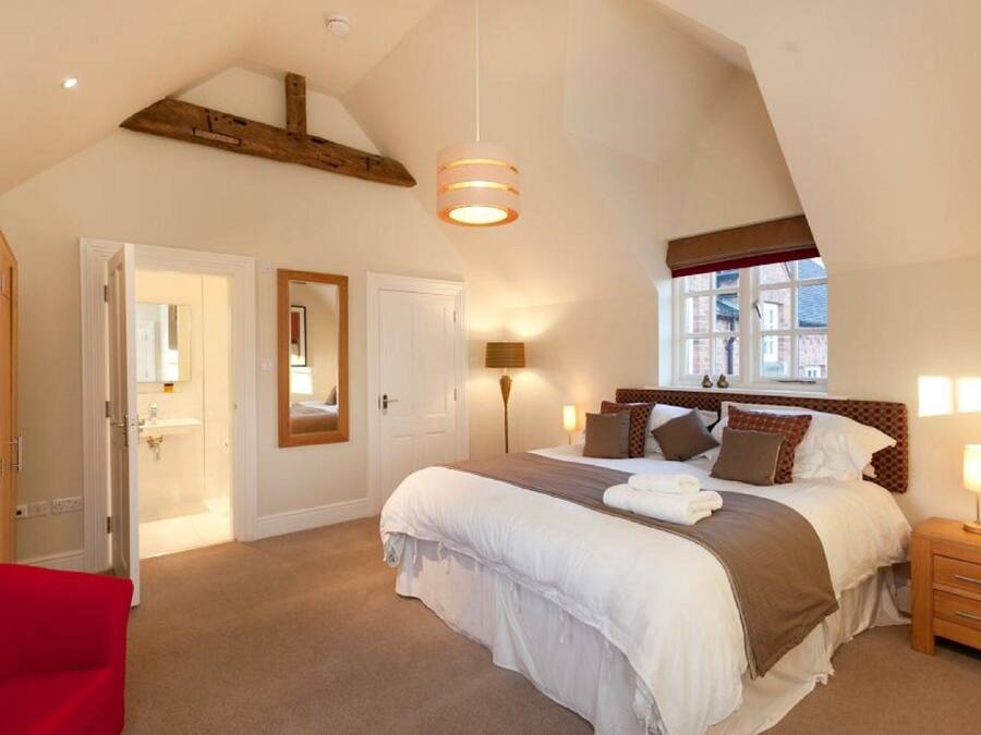 Business Apartment | 2 bedrooms, Egyptian cotton sheets, premium bedding, minibar