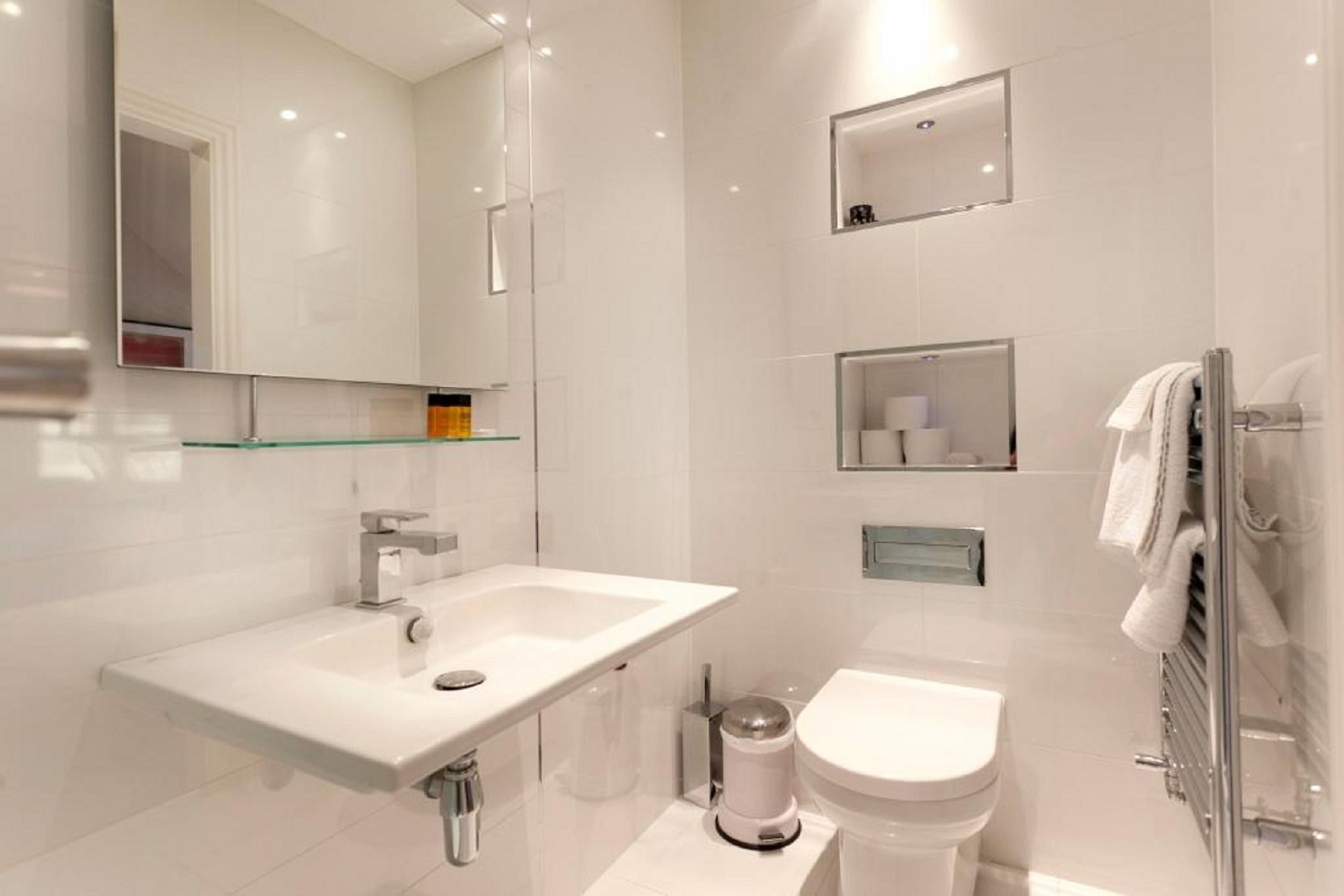 business apartment | bathroom | shower, free toiletries, hair dryer, towels