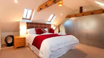 2 bedrooms, Egyptian cotton sheets, premium bedding, minibar