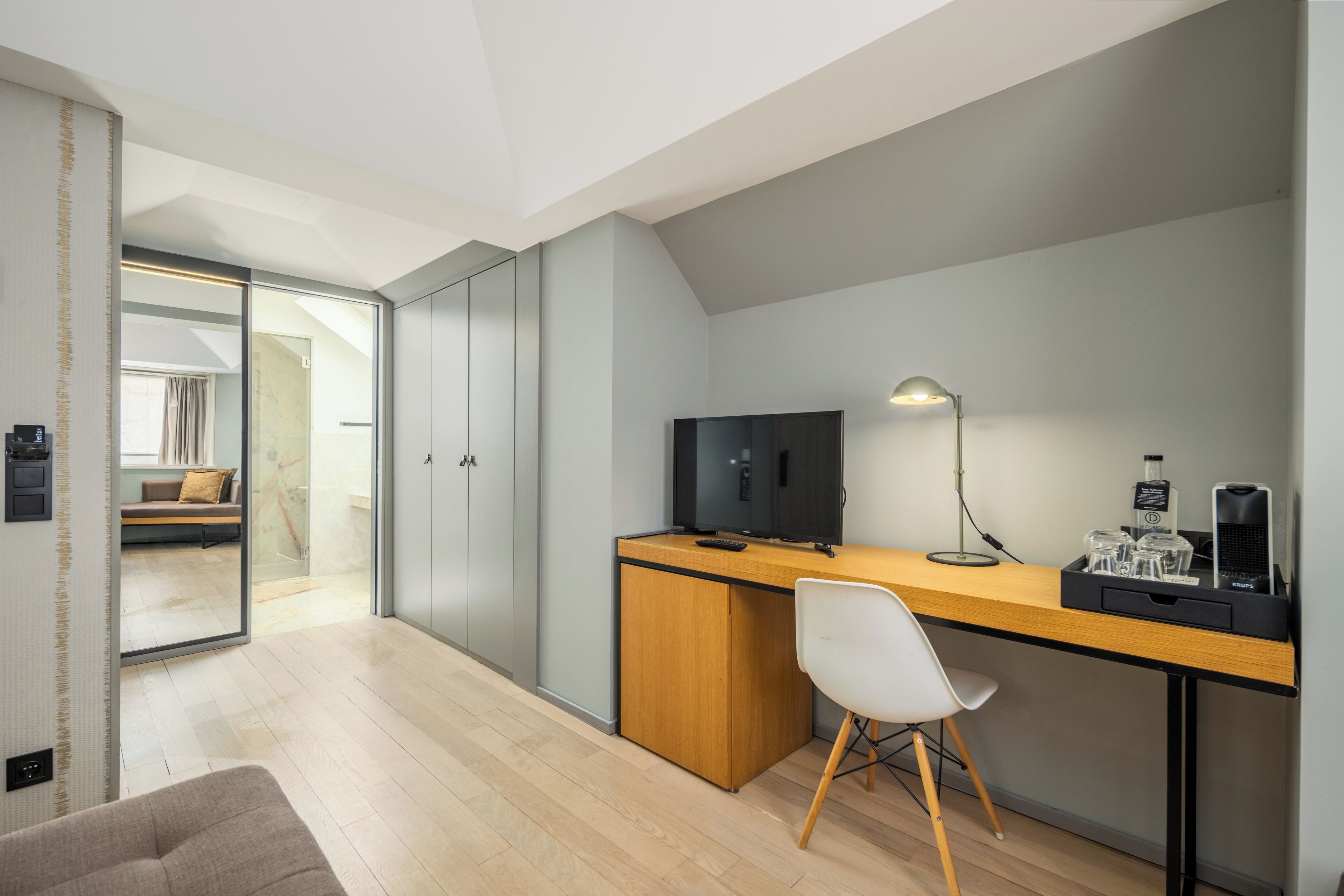 standard room | minibar, in-room safe, blackout curtains, iron/ironing board