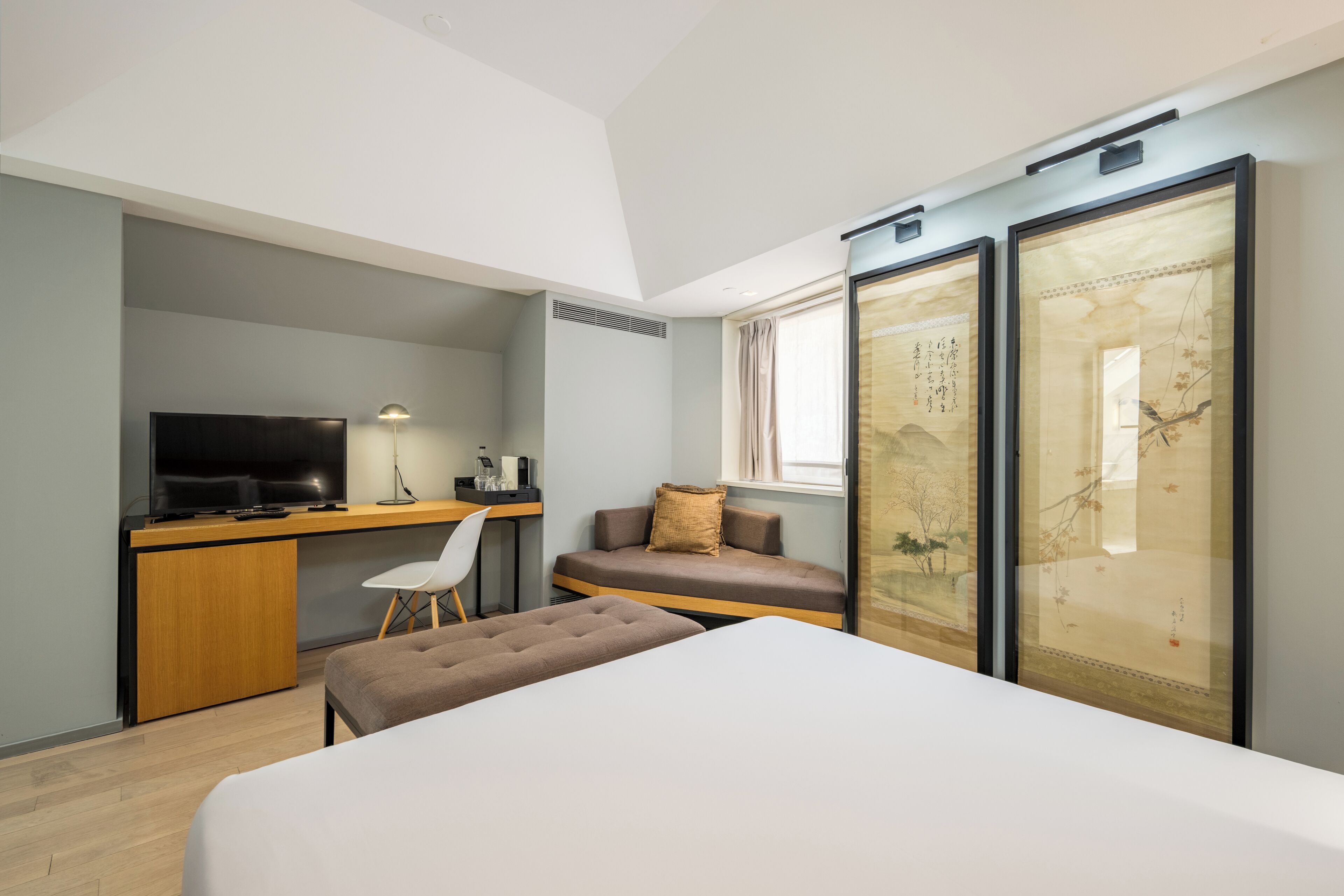 standard room | minibar, in-room safe, blackout curtains, iron/ironing board
