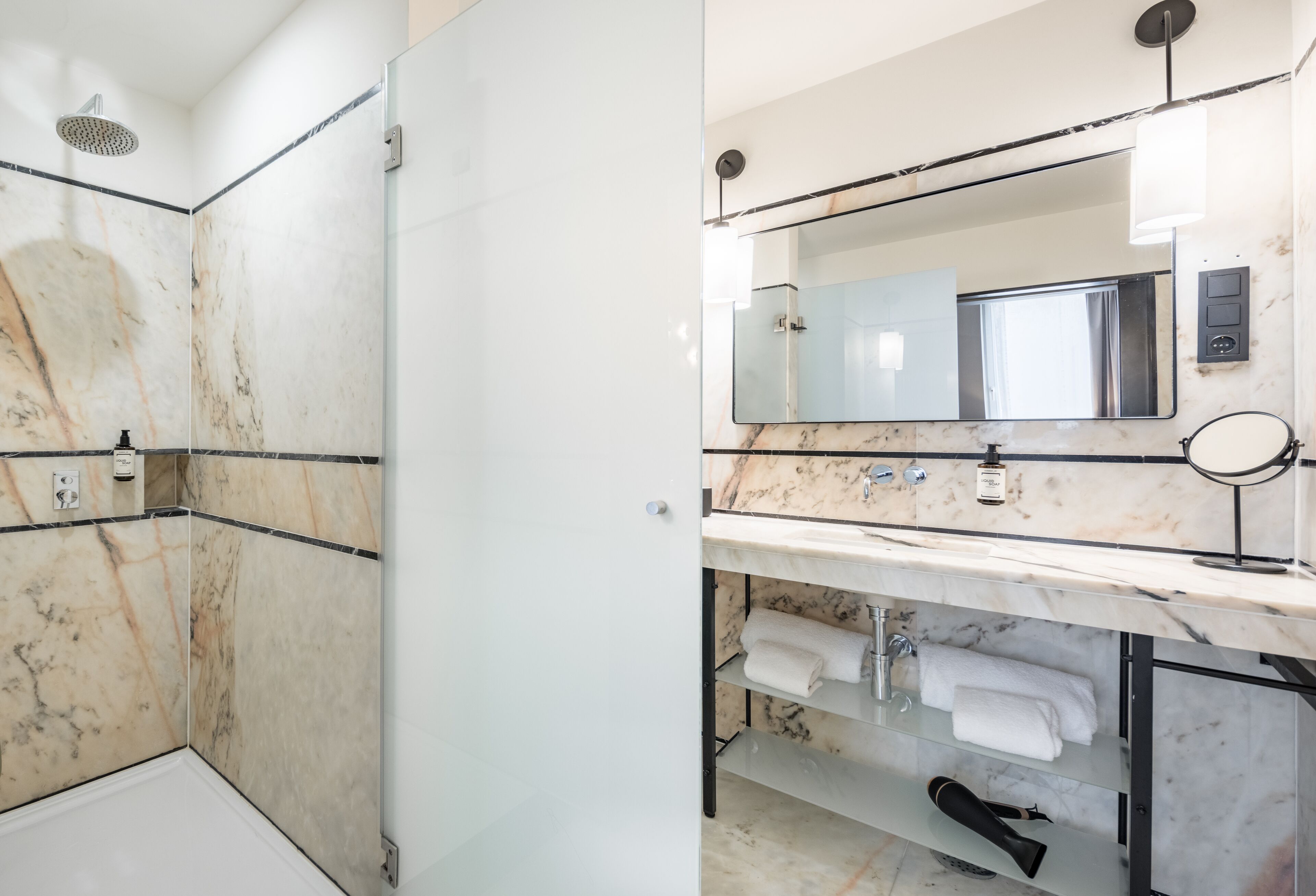 deluxe room | bathroom | free toiletries, hair dryer, bathrobes, towels