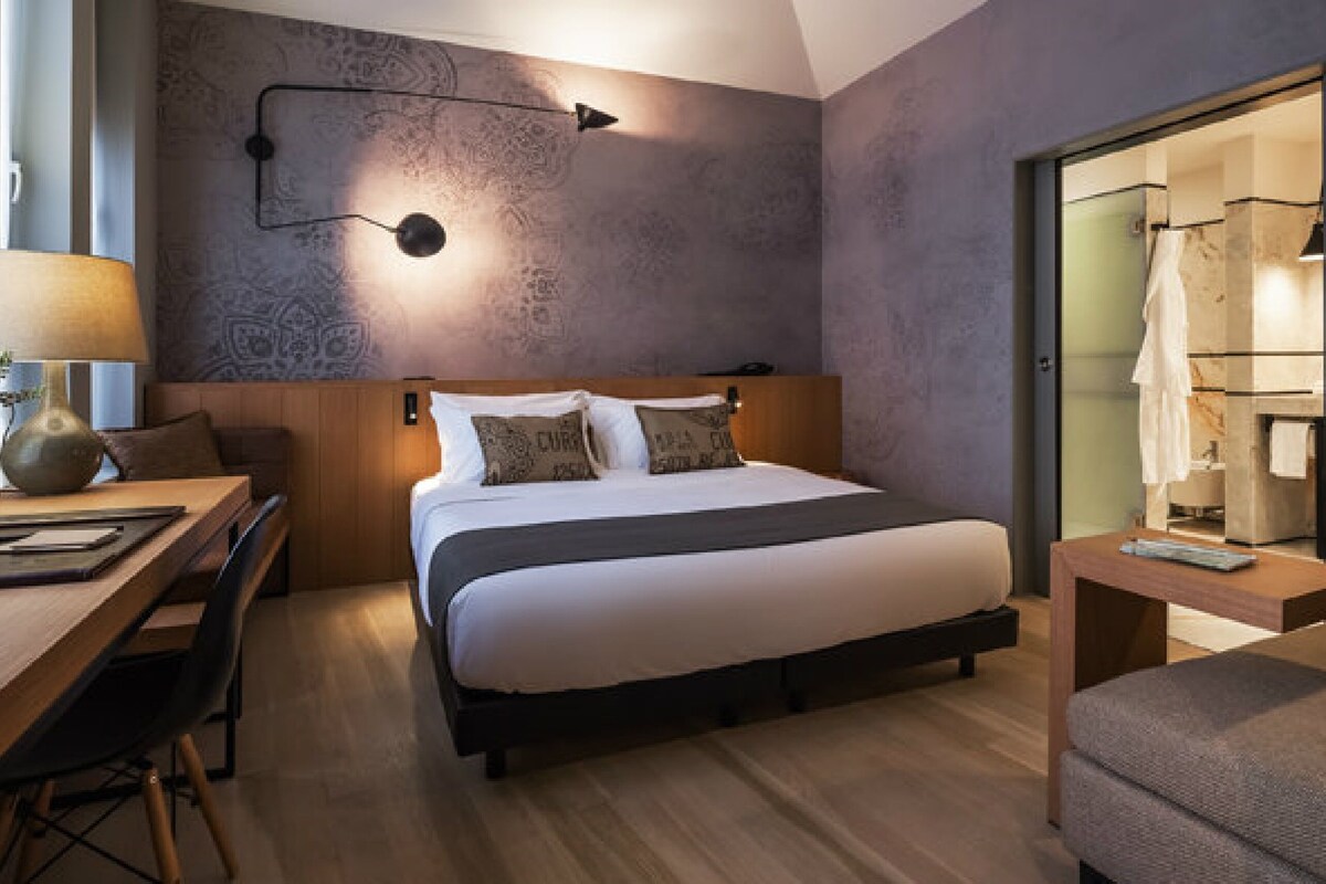 Minibar, in-room safe, blackout drapes, iron/ironing board (on request)