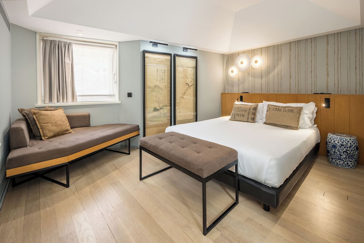 Kamar Standar | Minibar, brankas, tirai kedap cahaya, dan setrika/meja setrika