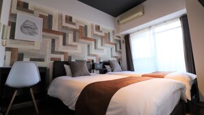 A modern hotel room with a large bed, a desk, and a chair. - Forest Inn Fukuoka (Fukuoka)