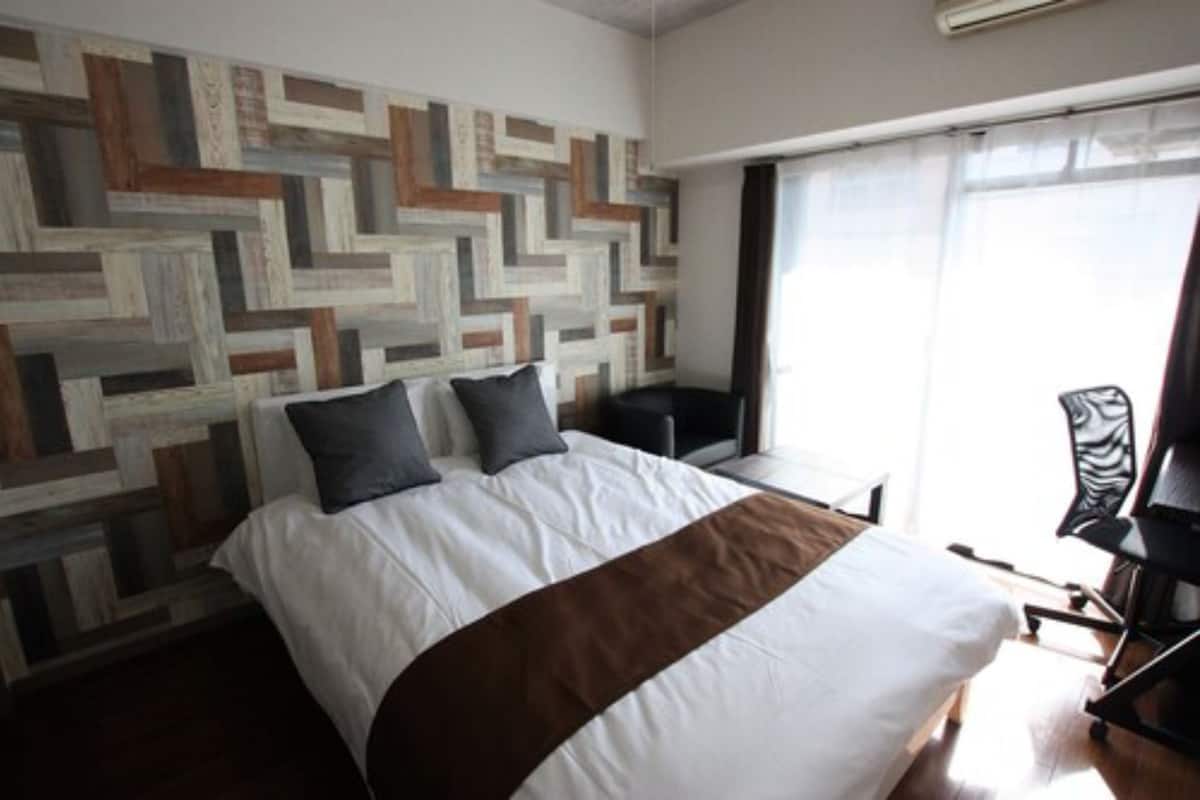 Basic Studio, 1 Double Bed, Non Smoking, City View | Desk, laptop workspace, free WiFi, bed sheets
