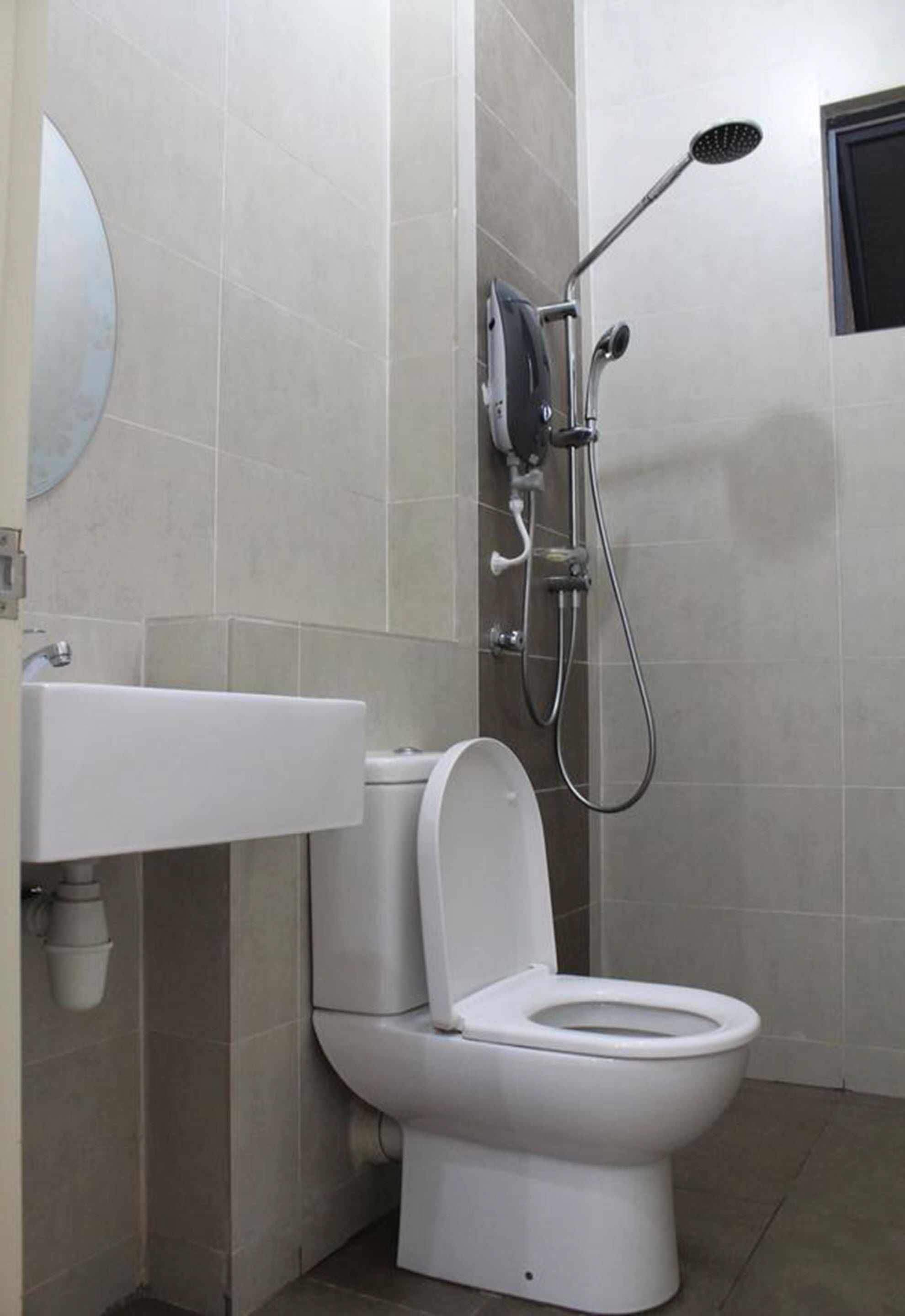 Appartement, 3 chambres | Douche de la salle de bain