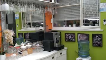 Daily full breakfast (ZAR 90.00 per person)
