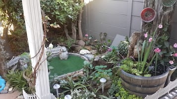 Luxury Studio Suite, Multiple Beds, Microwave, Garden View | Garden