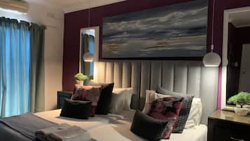 Luxe kamer, 2 eenpersoonsbedden, privébadkamer, uitzicht op tuin | 1 slaapkamer, individueel gedecoreerd, verduisterende gordijnen