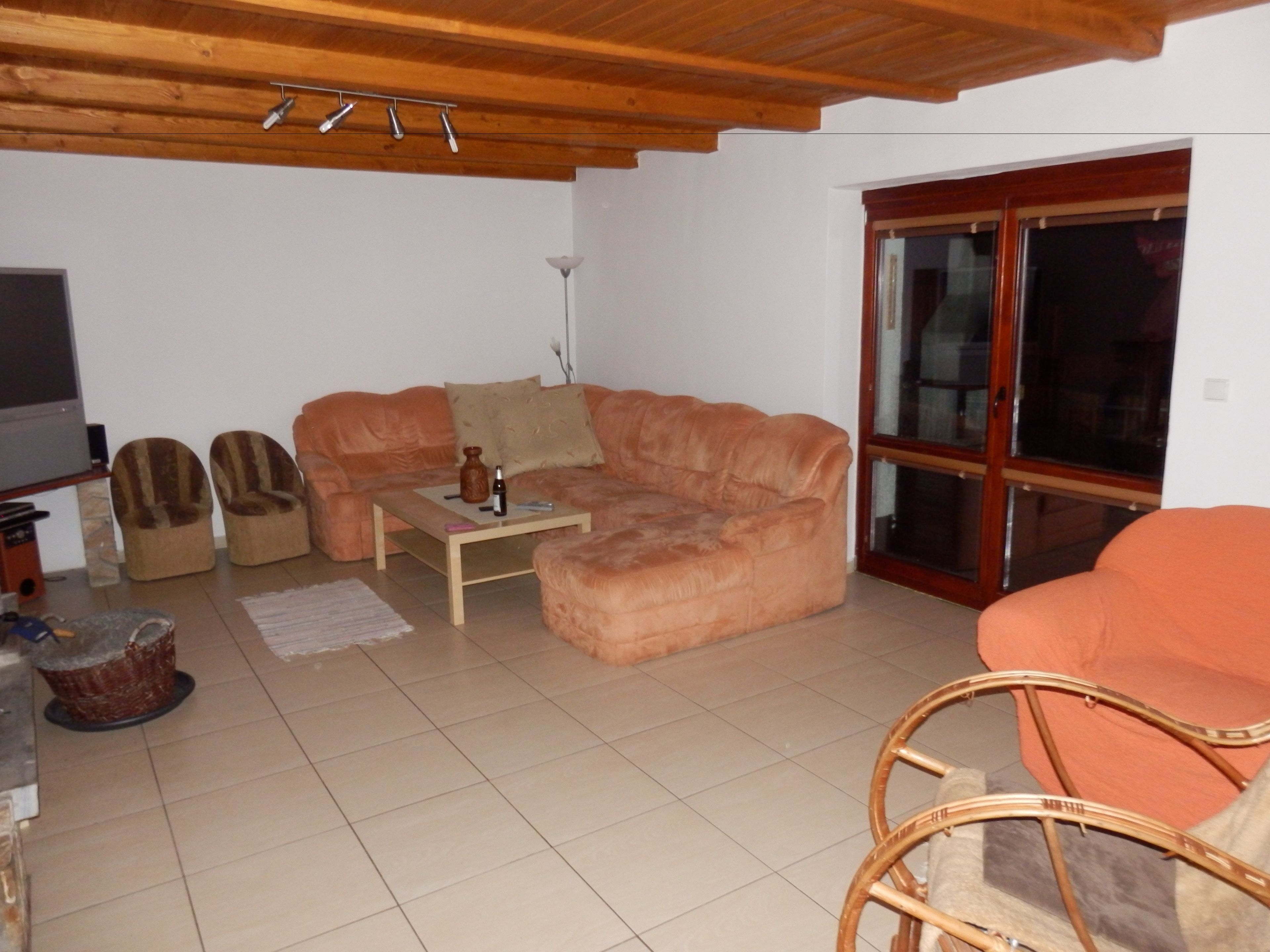 小木屋, 4 間臥室 | 客廳 | 平面電視