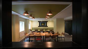Lobby-lounge