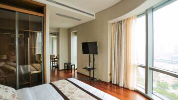 Deluxe-Doppelzimmer | Minibar, Zimmersafe, Schreibtisch, Verdunkelungsvorhänge