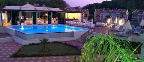 2 piscinas al aire libre