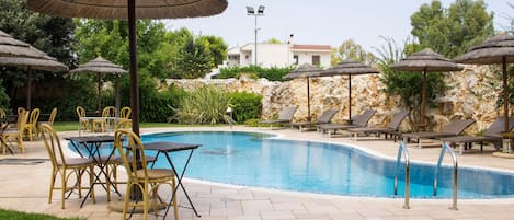 Poolside bar