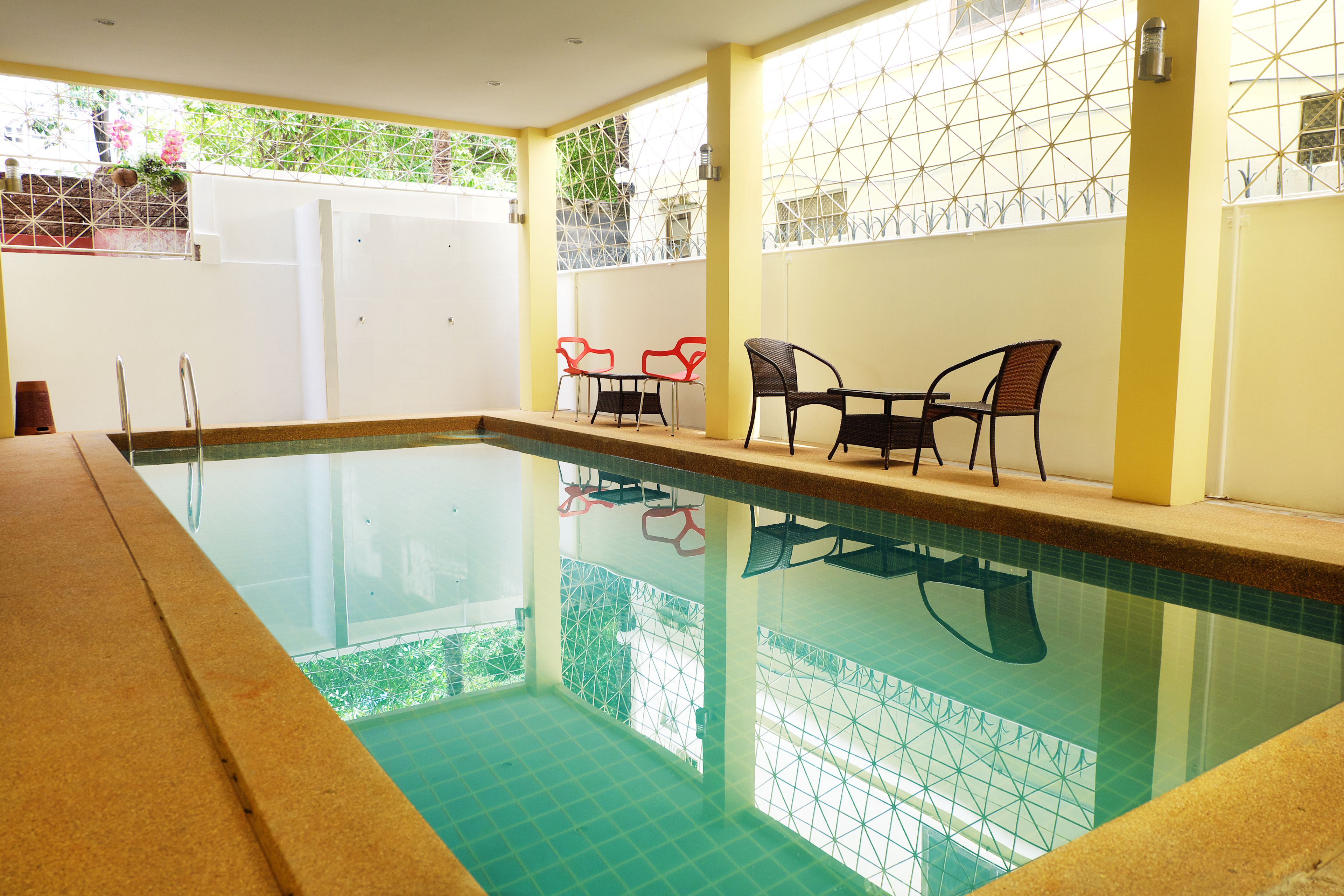 สระว่ายน้ำในร่ม