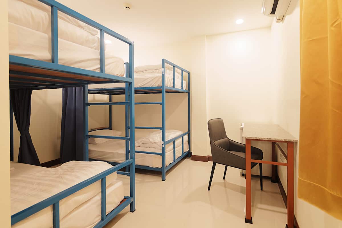 Quadruple Room with Private Bathroom | Wi-fi percuma, cadar katil