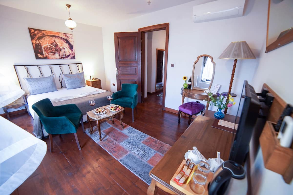 Suite, Terrace, City View | 1 bedroom, premium bedding, minibar, in-room safe