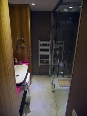 Free toiletries, hair dryer, slippers, towels - The Crater Hotel (Tatvan)