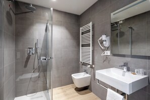 Double or Twin Room | Bathroom | Shower, free toiletries, hair dryer, slippers - Hotel Excelsior (Pavia)