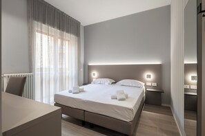 Chambre double ou avec lits jumeaux | Minibar, coffre-fort, bureau, accès au Wi-Fi (inclus)