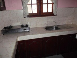 Standard Double Room, 1 Bedroom | Private kitchen - Thuvaraga Rest (Nuwara Eliya)
