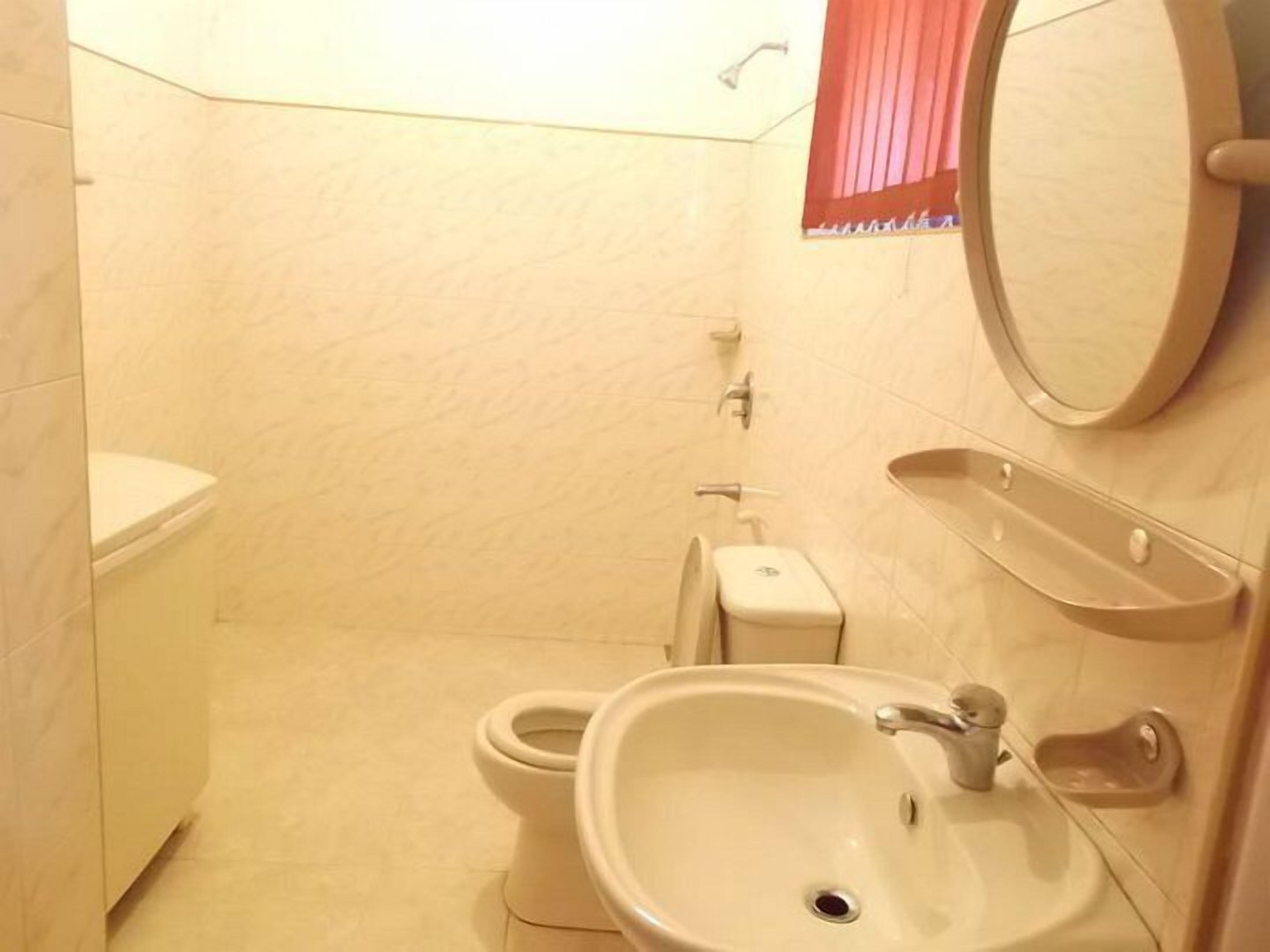 Standard-Doppelzimmer, 1 Schlafzimmer | Badezimmer | Dusche, Handtücher