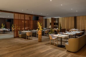 Buffet déjeuner servi tous les jours en supplément