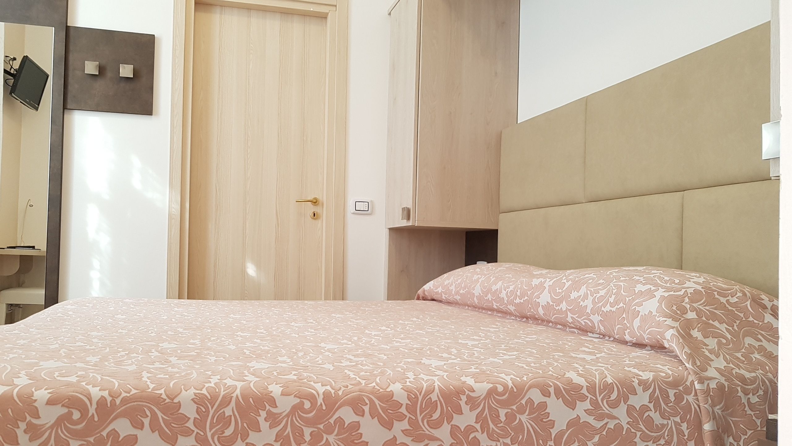 In-room safe, desk, laptop workspace, free WiFi