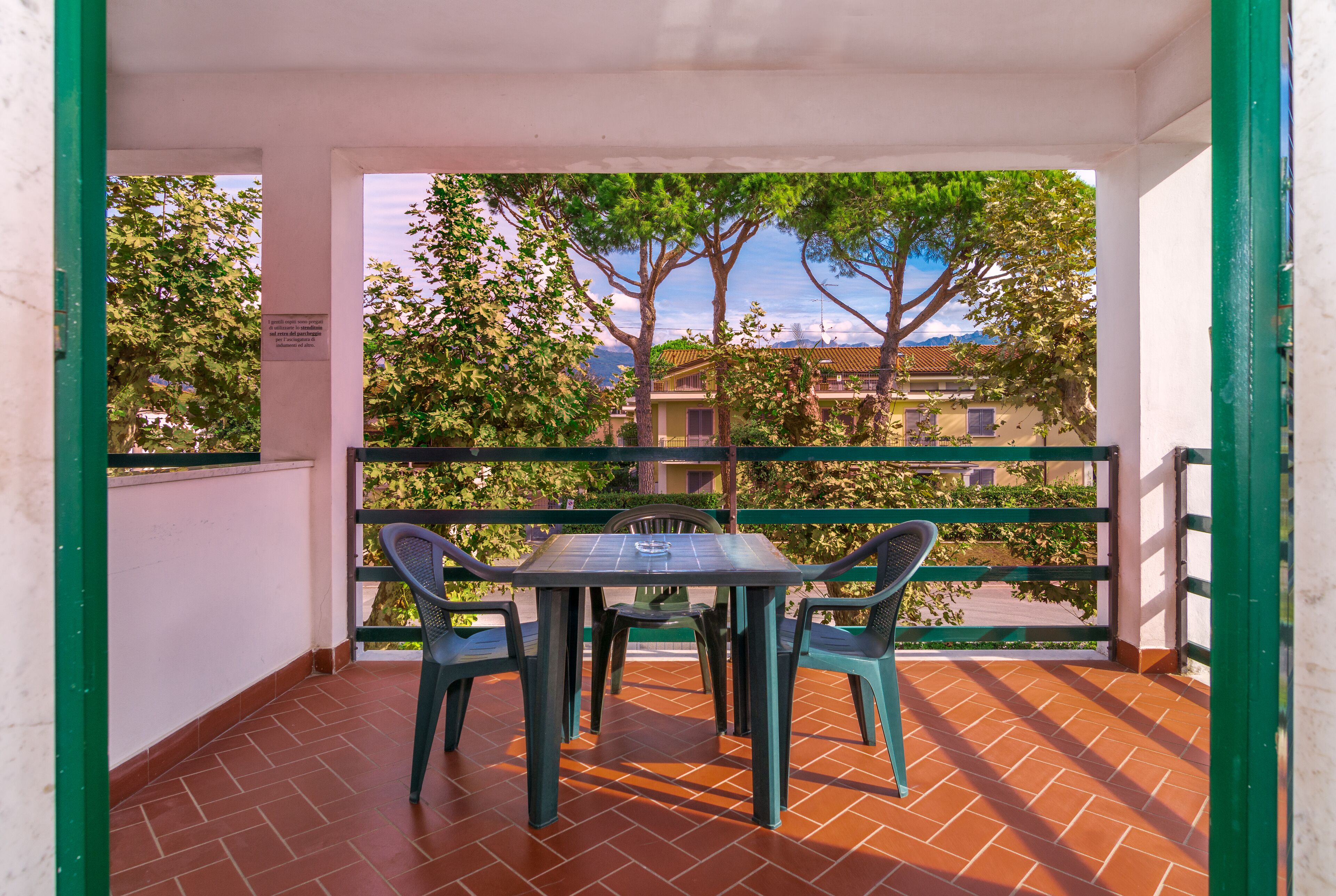 Standard-Dreibettzimmer | Minibar, Zimmersafe, Schreibtisch, laptopgeeigneter Arbeitsplatz