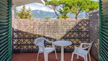 Standard-Doppelzimmer | Terrasse/Patio