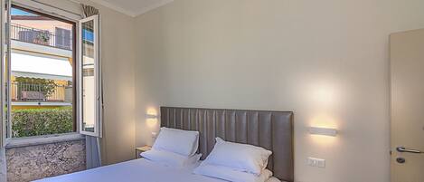 Camera Matrimoniale Deluxe - Depandance | Minibar, caja fuerte, escritorio y espacio para trabajar con un portátil