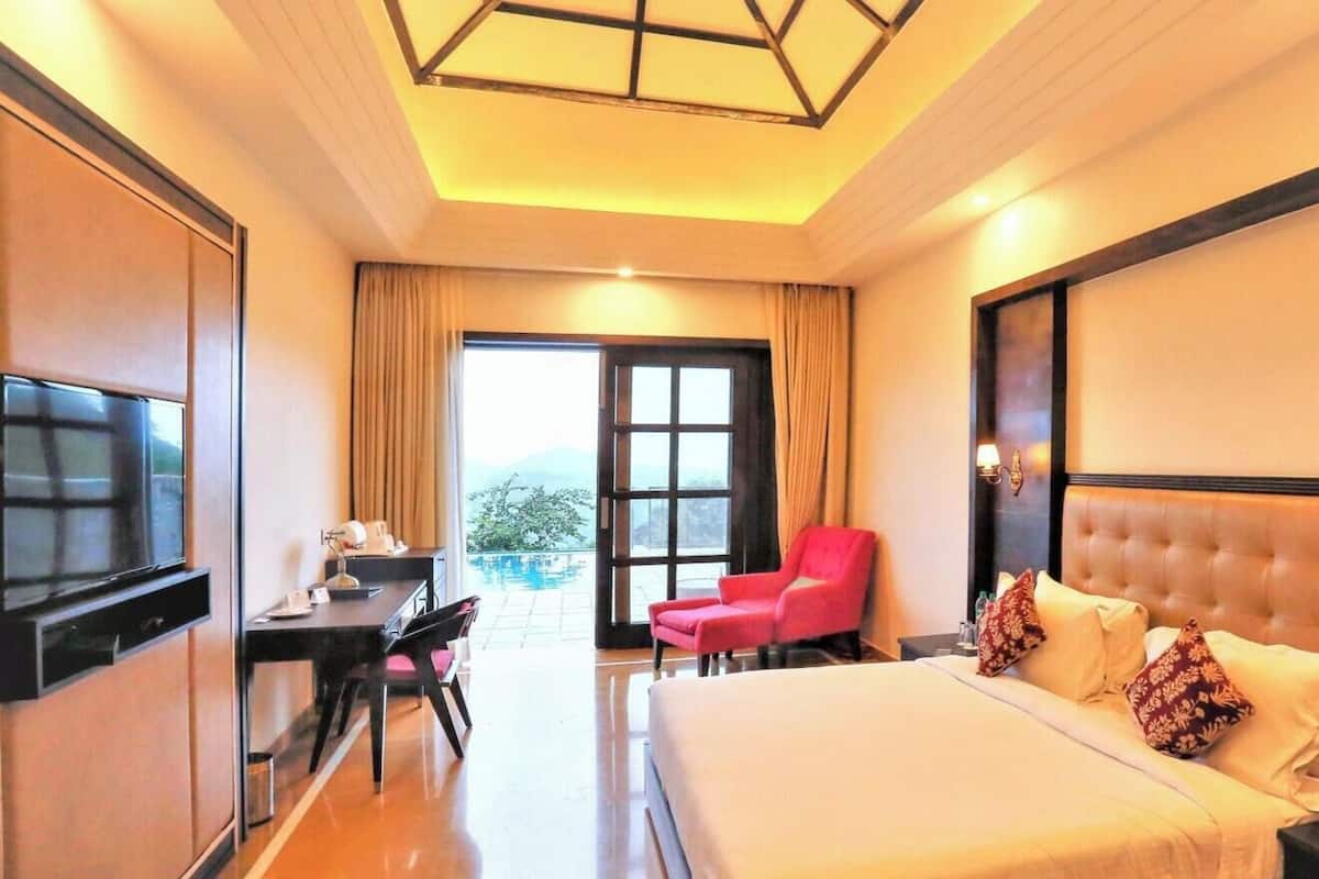 Premium bedding, minibar, in-room safe, individually furnished