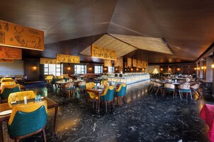 Daily buffet breakfast (INR 600 per person)