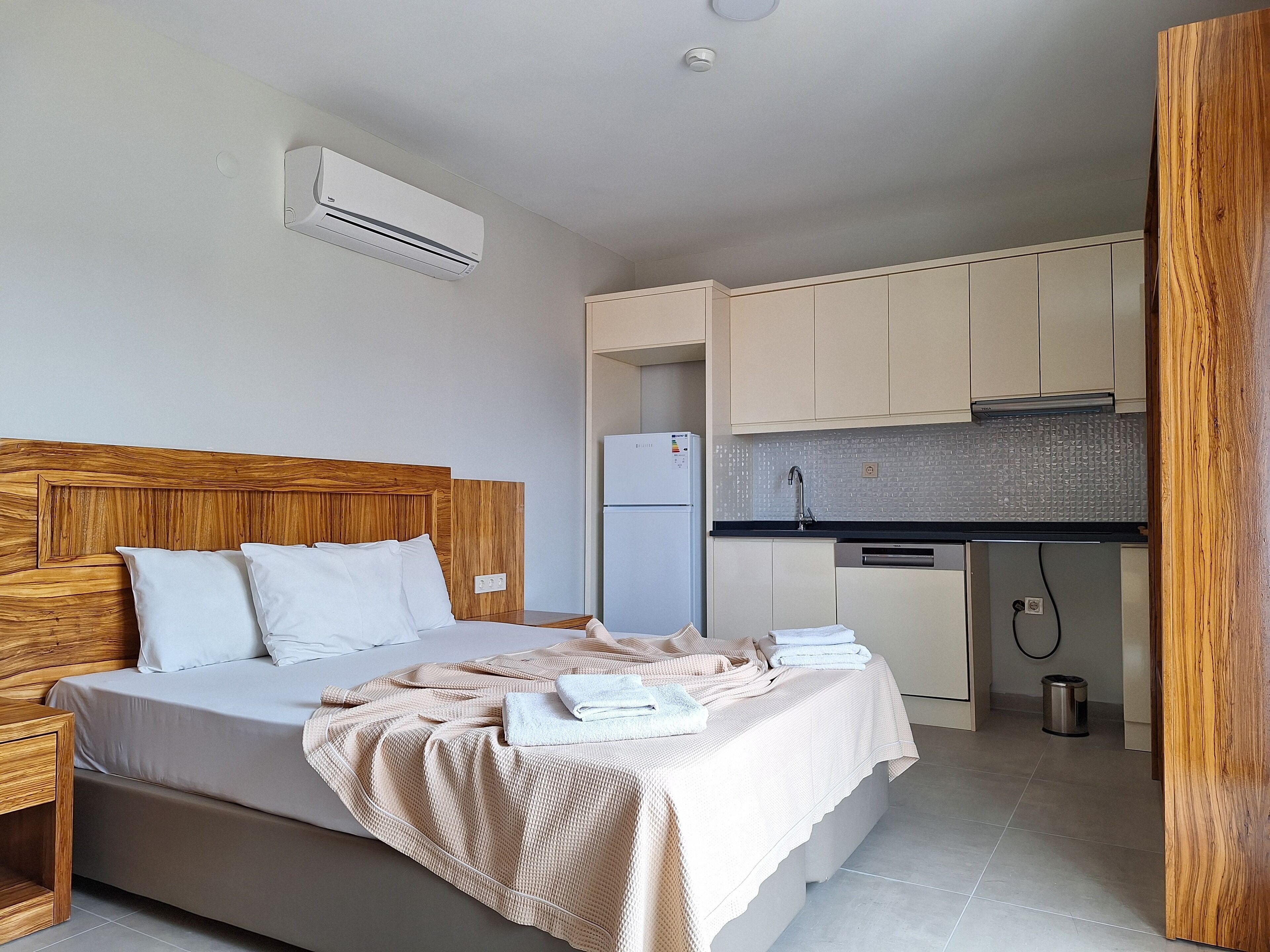 Panoramic Double or Twin Room, 1 Bedroom, Balcony | Minibar, in-room safe, desk, soundproofing
