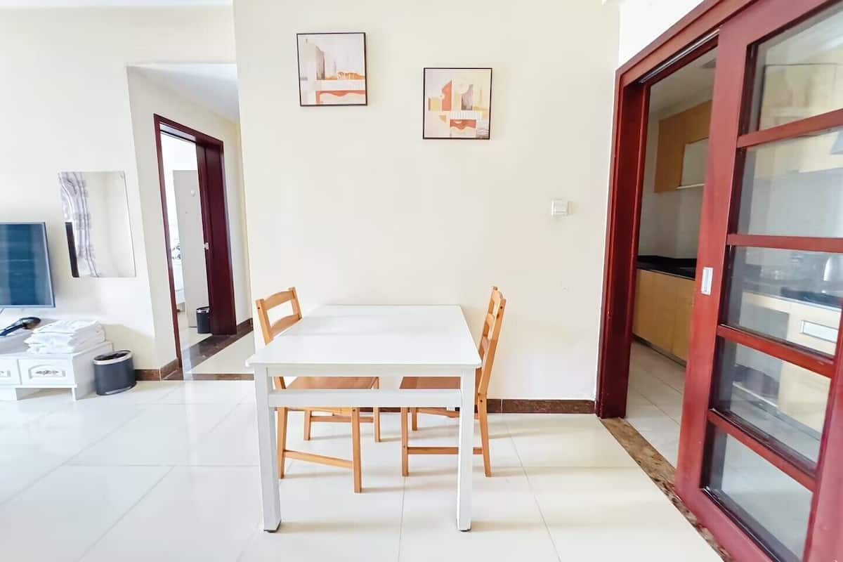 Suite, 2 chambres | Literie de qualité, lit avec matelas à plateau-coussin, minibar, bureau