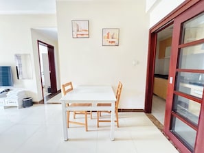 Suite, 2 chambres | Literie de qualité supérieure, surmatelas, minibar, bureau