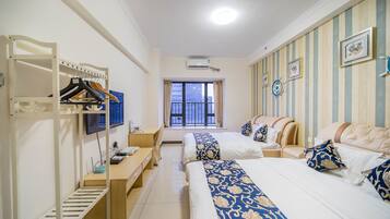 Zweibettzimmer | Hochwertige Bettwaren, Pillowtop-Betten, Minibar, Schreibtisch