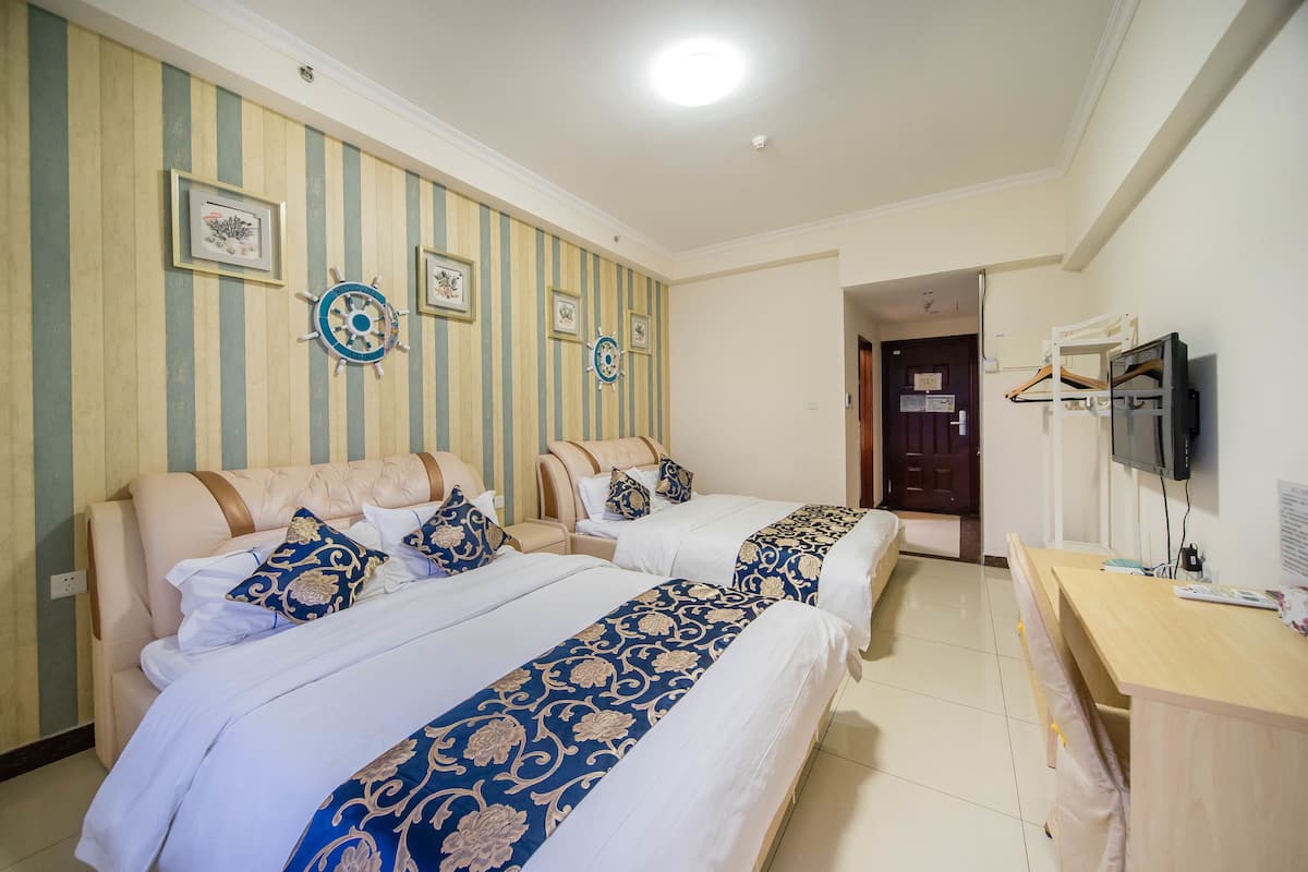 Phòng | Bộ đồ giường cao cấp, nệm có lớp đệm bông, minibar, bàn