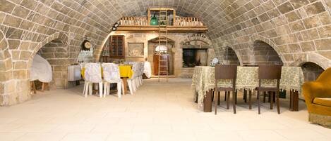 朝食 (ビュッフェ 、無料)